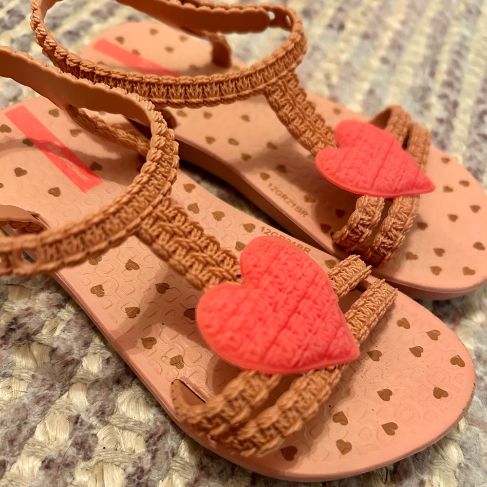 Ipanema Kids Heart rubber Sandals - Tan and Pink